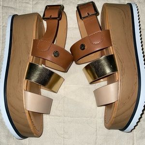 Tommy Hilfiger tan& gold platform sandals